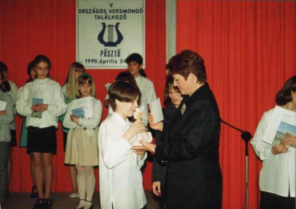 a versmondó