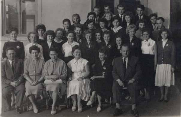 Harza Lászlóné 5 éves osztálytalálkozón 1959 Tanárok balról: Jakobey Lotz Károly,