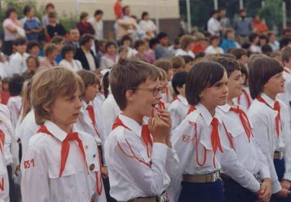 osztályával -