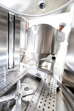 A több mint száz évvel ezelőtti hatvanfős vállalkozásból mára mintegy 4300 embert foglalkoztató nemzetközi vállalatcsoporttá bővült gyógyszergyárunk.