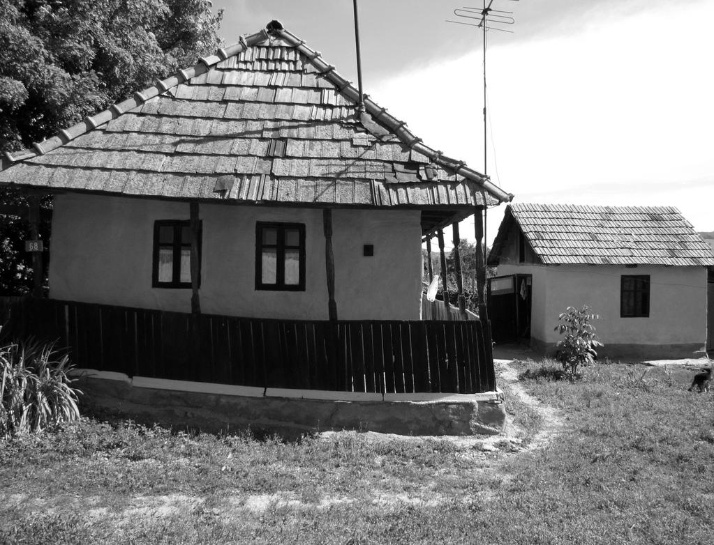 11-buzas_01-HAZEMBER 23.qxd 2013.07.12. 12:04 Page 184 17. kép. A buzai lakóépület és nyári konyha, Buza 68. sz.