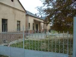 Közterületek: A terület közterületi felülete zöldnövényekben