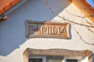 Fontos, hogy igényes, az épülethez és környezetéhez illeszkedő cégéreket és reklámhordozókat helyezzünk el.