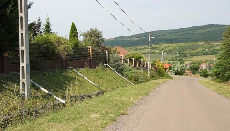 CSAPADÉKKEZELÉS A lakóparkban nyílt, betonelemekkel burkolt árkok és folyókák hivatottak elvezetni a csapadékot.