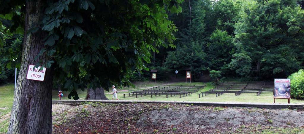 tavat tápláló Sziklaforrás egész évben biztosítja a friss vizet, míg a