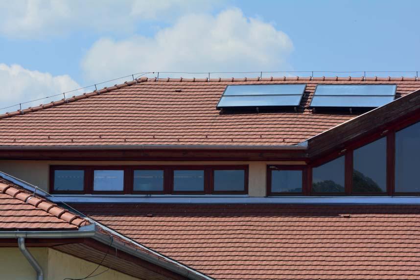 2. Napelemek elhelyezés Nagybajom előtérbe helyezi a megújuló energiák használatát, ezért támogatja mind a lakosság, mind a vállalkozások körében és a szolgáltatói szektorban - az egyre nagyobb