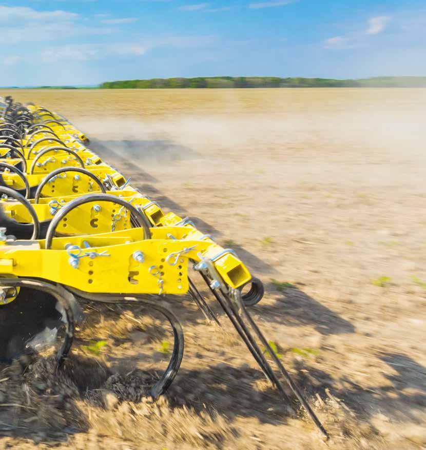 A GÉP AGRONÓMIAI ELŐNYEI A sorközművelés nagymértékben javítja a széles sortávú kultúrák növekedési feltételeit a vegetációs időszakban.