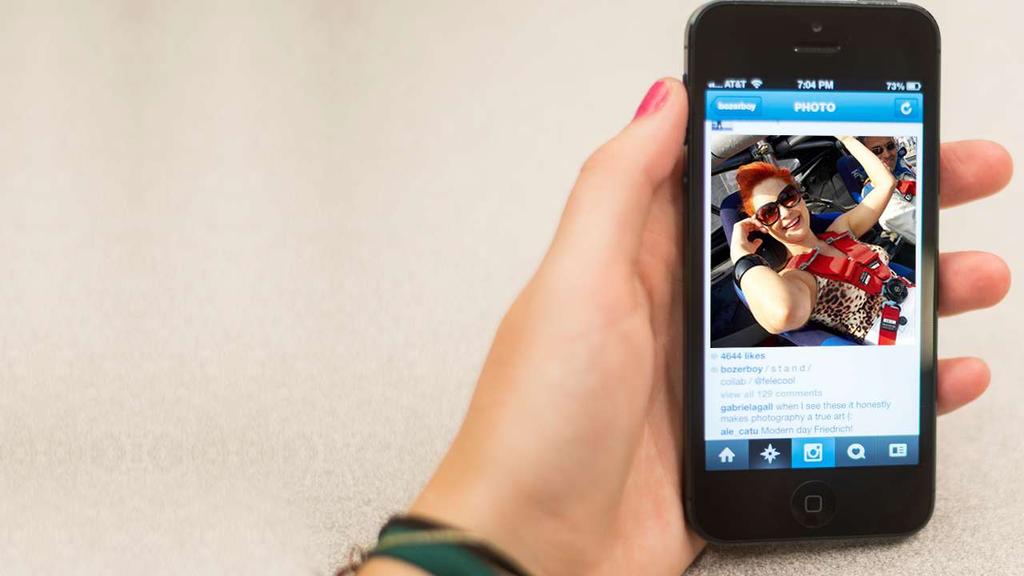 Celeb bevonás Bevonunk celebeket, hogy fotózzák le magukat a Social Smart-tal, ők is