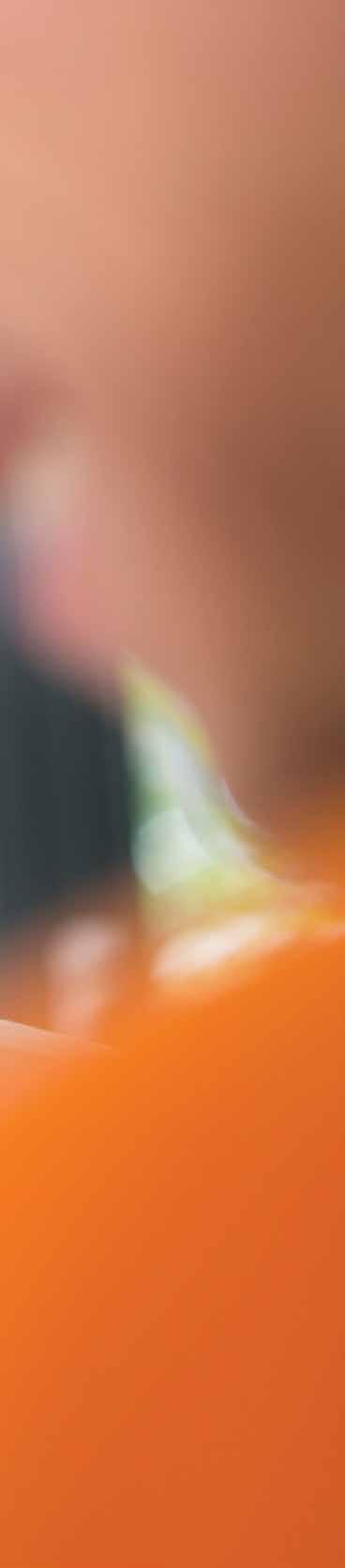 www.tnt.hu ÖRÖMMEL SEGÍTÜNK ÖNNEK! Amennyiben a TNT-vel dolgozik, kiemelkedő szolgáltatásra, jól képzett munkatársakra és elkötelezettségre számíthat ügyfeleinek tett ígéretei teljesítésében.