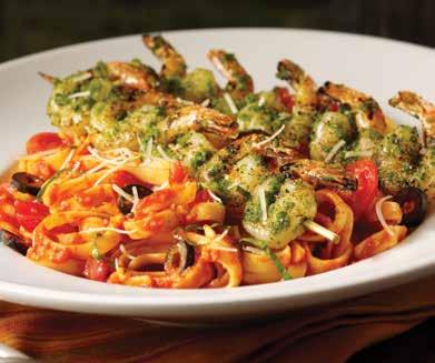 LEMON SALMON PASTA 3990,- Tejszínes-citrusos tészta, baconnel, kelbimbóval, borsóval és parmezán sajttal. Lazaccal és friss petrezselyemmel koronázzuk meg.