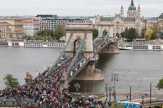 KÖZÖSSÉGI HÍREK, REAKCIÓK Idén is vonult az Élet menete Forrás: Tett és Védelem; 168 óra; index.hu; 24.hu 2017. április 16.