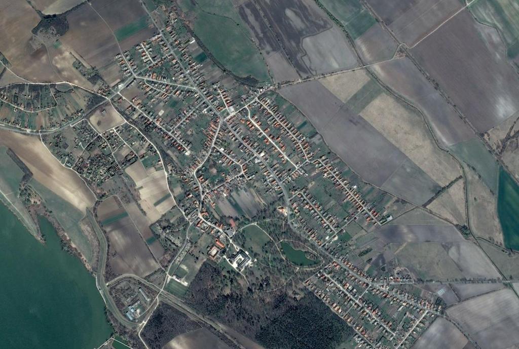 Utcavonal vezetése, szerkezete általában organikusan fejlődött képet mutat.