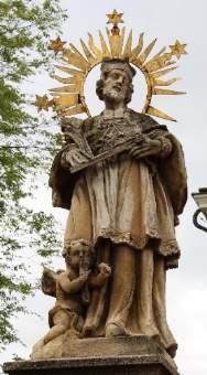 János szobor ex lege műemléki környezete 1658 17557 1, 2, 4, 1374, 478, 479, 5, 1306, 449, 486, 474, 473/2, 473/1, 493/1, 489/1, 485, 488, 487, 409, 700/2, 700/1, 697, 696 Leírás A kapucinus