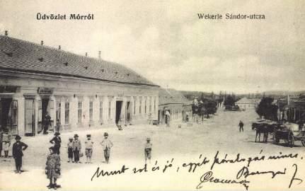Rengetegen kivándoroltak külföldre, sokan országon belül néztek új lakóhely után. 8. kép Mór látképe, 1930. (Forrás: Fortepan) 9.
