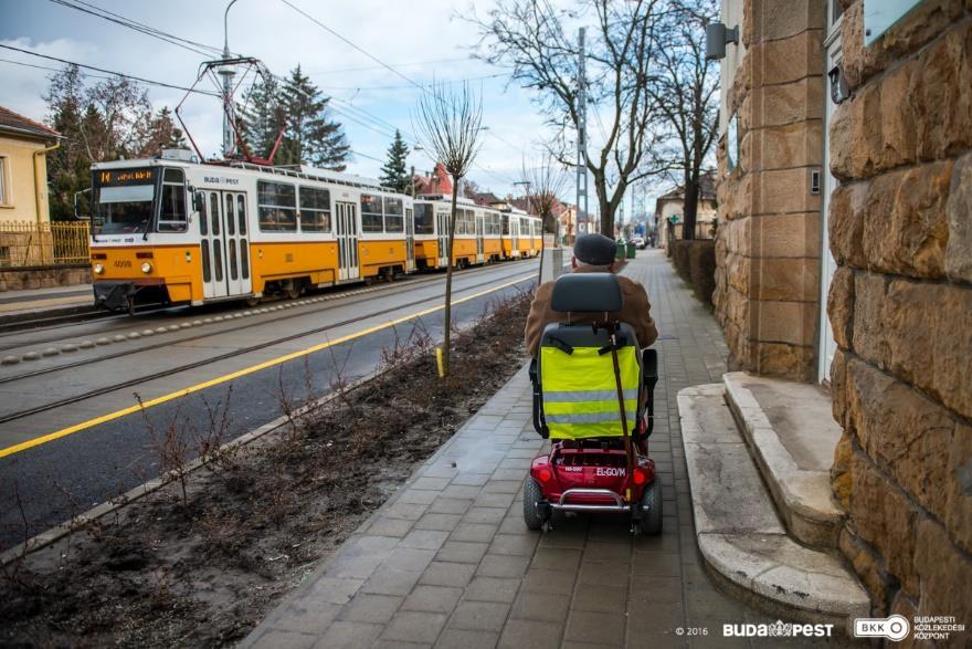 A Várfok utcai buszmegállók az új támfalépületen keresztül új és önálló lifttel is megközelíthetőek lesznek.