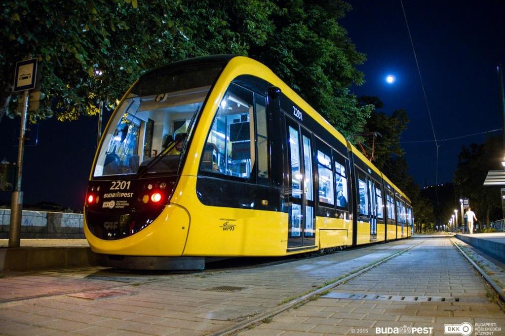 Villamos járműpark Jelenleg a 4-es és 6-os vonalán közlekednek alacsonypadlós Combino villamosok, a 3-as, a 17-es és a 19-es vonalán