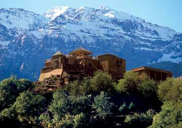 A kirándulás után az erődben hagyományos, hatalmas adag berber fogásokkal várják a megfáradt vándorokat, majd befűtik nekik a kasbah tradicionális marokkói hammamját is.