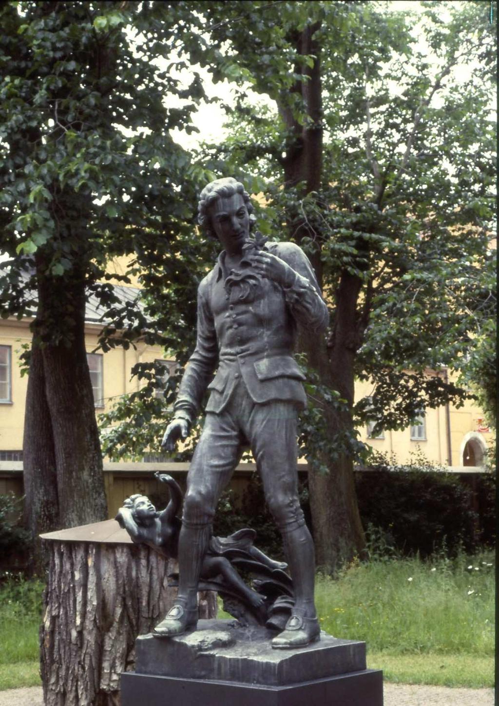 300 ÉVE SZÜLETETT CARL VON LINNÉ (1707-1778) nyával és tanácsaival otthon kell szolgálnia népét. Hő maradt hazájához, nem fogadta el a kitüntetı katedrákat.