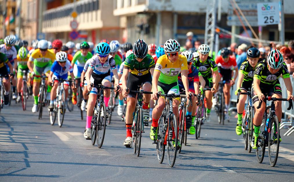 Szurkolói füzet Spectator s Guide EYOF Győr 2017 KERÉKPÁR Versenyhelyszín Időfutam: 813-as út, 1-es út és Tatai út közötti szakasz (5 km mindkét irányba, összesen 10 km) Mezőnyverseny: Városház tér