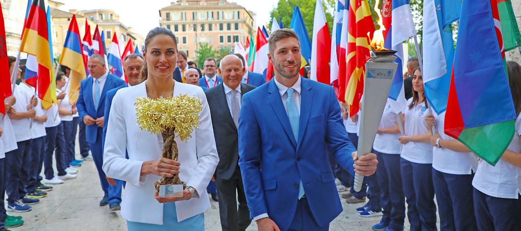 EYOF Győr 2017 Szurkolói füzet Spectator s Guide Rómából érkezett Győrbe az EYOF-láng!