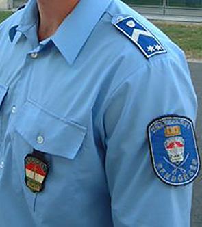 Szurkolói füzet Spectator s Guide EYOF Győr 2017 RENDŐRSÉG: 107 POLICE: 107 Közterületeken észlelt vagy történt eseménnyel kapcsolatban a 112 hívószám tárcsázásával kérhető hatósági segítség, mely
