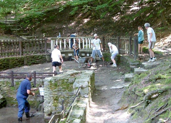A Sporthorgász Egyesület Vas Megyei Szövetsége a Sebes pisztráng tanösvényt gondozza, a Kőszegi Sporthorgász Egyesület pedig a Halismereti tanösvénnyel járul hozzá az ismeretterjesztéshez.