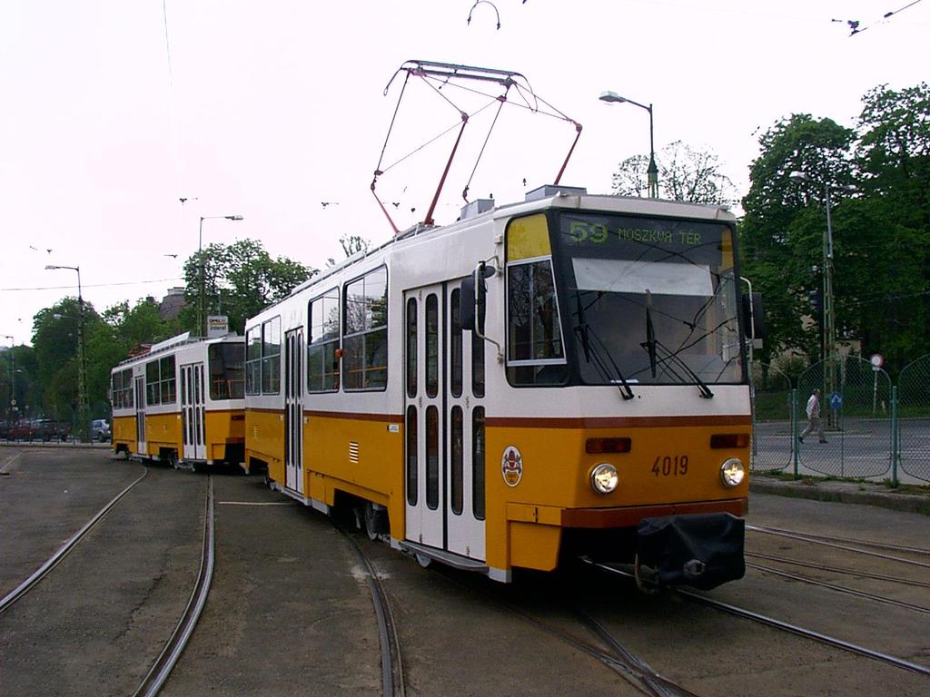 1. BEVEZETÉS A T5C5 típusú villamoskocsikat a Budapesti Közlekedési Vállalat megrendelésére a TATRA művek gyártotta.