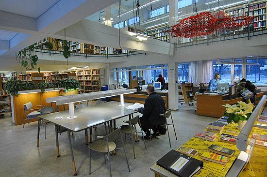 Kalio Library, a családi nap az új központi könyvtárban, 7 különböző workshop volt aznap a családoknak http://vimeo.com/41691792 3. Bájos interaktív mese délután angolul http://vimeo.com/39187082 4.