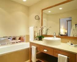 23 4. Fürdőszobák Higiénia felszereltség A szobák 100%-a rendelkezik zuhanyzós vagy fürdőkádas fürdőszobákkal és illemhellyel.