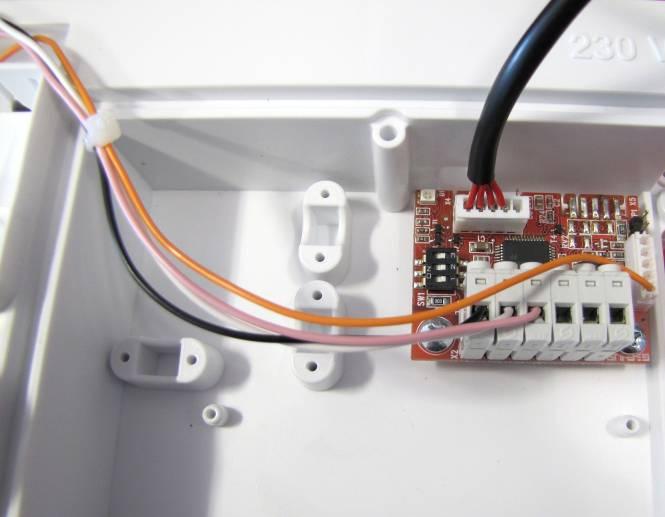 A kiegészítő GSM-panel és a modem kapcsolata: a) A