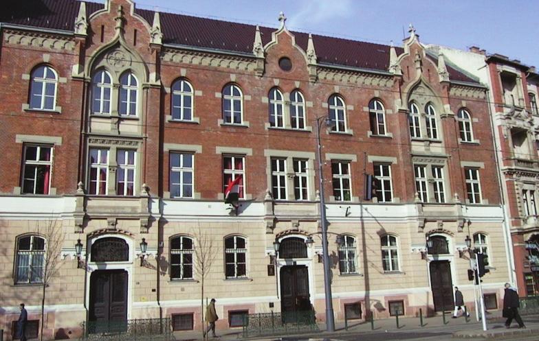70 Állami Fenntartású Iskolák Állami Fenntartású Iskolák 71 Újbudai GÁRDONYI GÉZA ÁLTALÁNOS ISKOLA 1114 Budapest, Bartók Béla út 27. Telefon/fax: +36 1 381-0672 E-mail: info@gardonyisuli.ujbuda.