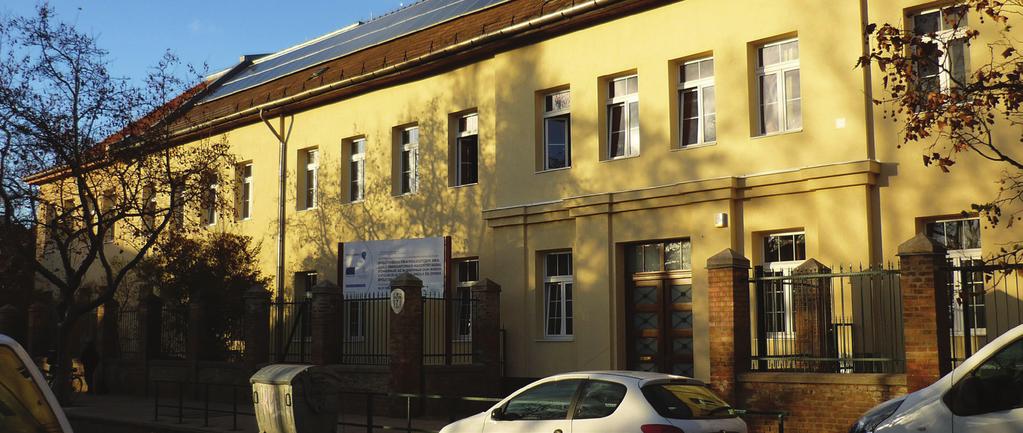 és a XXII. kerület határán, Albertfalván található, családi házas, illetve lakótelepi környezet ben.