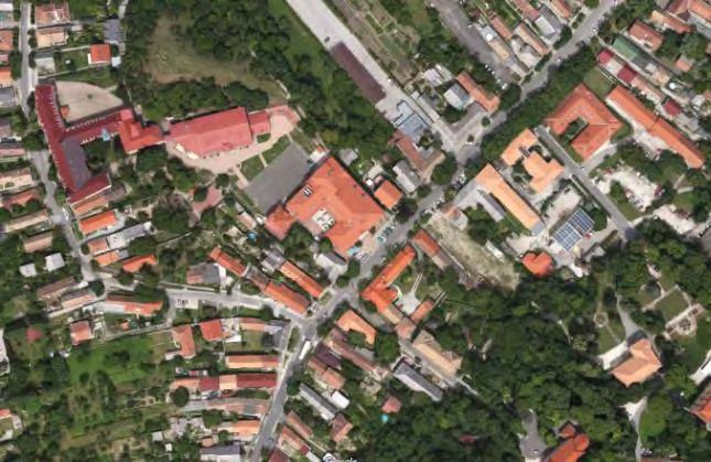 VEGYES TERÜLETEK: A település területén a Településközponti vegyes és az Intézményterületek elszórtan találhatóak.