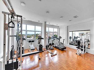 Pinetaban vagy a Hotel Belvedere-ben Sport: fitneszterem Wellness: térítés ellenében: fedett medence, szauna, gőzfürdő, masszázs Szórakozás: animációs programok (Hotel Belvedere) térítés ellenében a