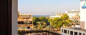 : (00 962) 320 120 40 Reggeli 108 500 Ft (350 ) 60 450 Ft/fő (195 /fő) RAED R R R Fekvése: A nemrégiben felújított szálloda Aqaba központjában
