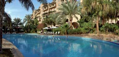 szálloda Aqaba központjában helyezkedik el, közvetlenül a homokos tengerparton, az aqabai nemzetközi