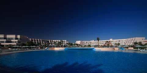 EGYIPTOM / HURGHADA Web: www.amcroyalhotel.com Tel.: (00 20) 65 350 2012 All inclusive 130 200 Ft (420 ) AMC ROYAL R R R R R Fekvése: A szálloda Hurghada központjától kb.