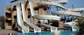 A partról kilátás nyílik a Tiran-szigetre. Szobák: A núbiai stílusú szálloda 282 szobával rendelkezik.
