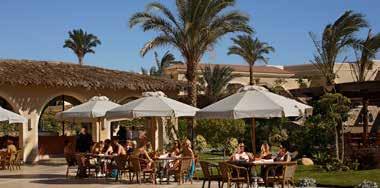 szálloda Sharm El Sheikh-en, Nabq Bay-en fekszik, a nemzetközi repülőtértől kb. 10 km-re.