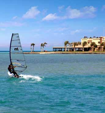 A városnak két része van, a Kafr El Gouna és Tamr Henna, ez El Gouna központja, ahol számos üzlet, számos étterem, bár és üzlet várja a vendégeket.