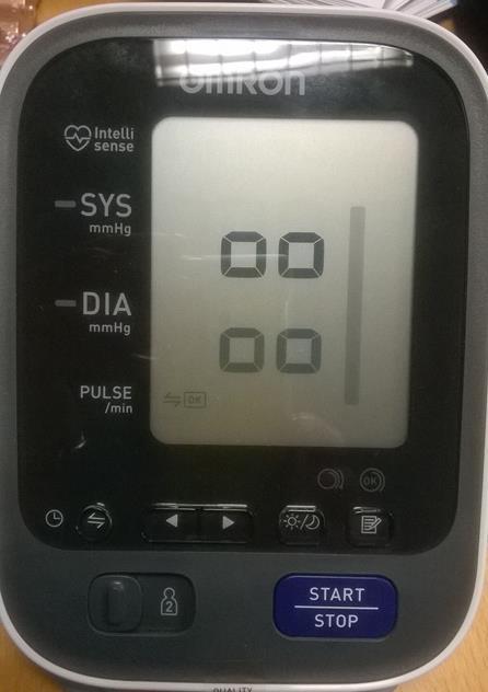 OMRON connect használati segédlet 28. Mért eredmény megjelenítése a vérnyomásmérő kijelzőjén 29. Sikeres adatátvitel, szinkronizálás a vérnyomásmérőn 30.