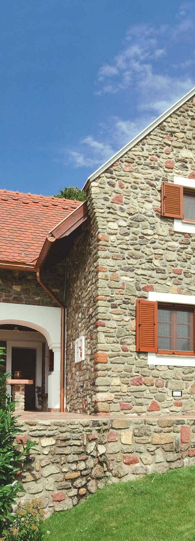 Az időtlen klasszikus és elegáns összhatás hangulatos kényelmes sugároz. Az ambiente ablakok rusztikus élei hangsúlyozzák az időtlen atmoszférát.