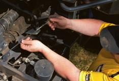 KÖNNYŰ HOZZÁFÉRHETŐSÉG Az akkumlátorok, a Webasto fűtő rendszerek, a központi kenő egység, az elektromos központ, a pneumatikus csatlakozók és a