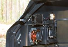 EU IV osztály szerinti kibocsátási szinttel (210 kw/286 hp, 1,150 Nm) rendelkező erős és környezetbarát hathengeres Mercedes-Benz motor duruzsol a