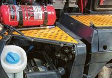 Az új erőátvitel és motor technológia lehetővé teszi a tökéletes menetelésvezérlést, és a legnehezebb feltételek közti hatékony munkavégzést is.