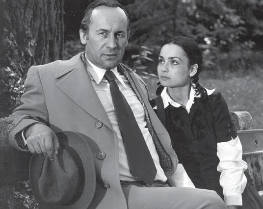 Regények Vége a gyerekkornak, felnőttél, szegénykém Szerencsi Éva mint Gina, Nagy A la mint Vitay tábornok az 1977-ben forgato filmben (rendező: Zsurzs Éva) ahol biztonságban várhatsz meg, míg a