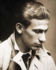 1942-ben zsidó származása miatt behívták munkaszolgálatra, és legyengülve, betegségben halt meg 1943-ban Oroszországban. Radnóti Miklós (1909 1944) Budapesten született zsidó családban.