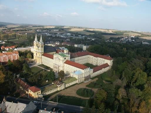 A felsőfokú képzéssel tovább erősödött Zirc térségi és tágabb értelemben veendő tudományos és kultúrális szerepe.