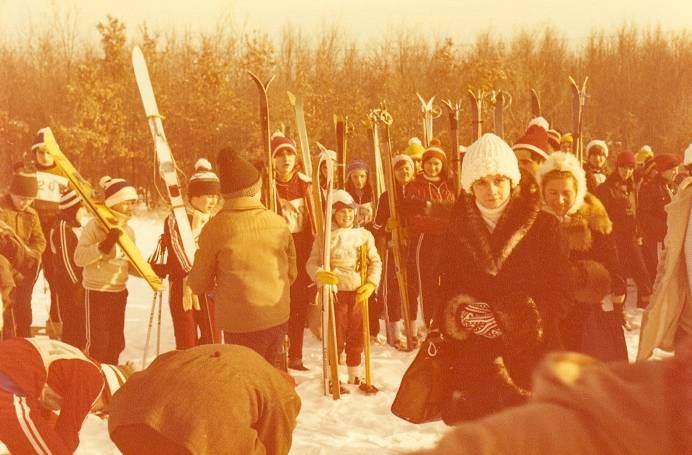 Ezután Glatz László, a megyei úttörőelnökség sport szakbizottságának vezetője tett jelentést Geipl Miklósné megyei úttörőelnöknek.