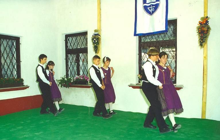 8.b. Bacsák Ferenc Bolla Mirjam Császár Norbert Diósi Tamás Döme Róbert Földing Ágnes Gerván Mónika osztályfőnök: Németh Gyuláné Gilicze Mihály Kácz Lajos Koczor Tünde Kovács Jácint Kugler Viktória